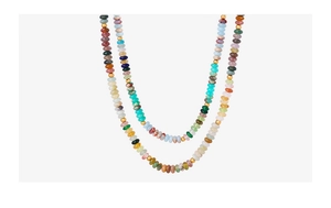 Vue détaillée du collier bohème aux perles colorées avec séparateurs dorés raffinés
