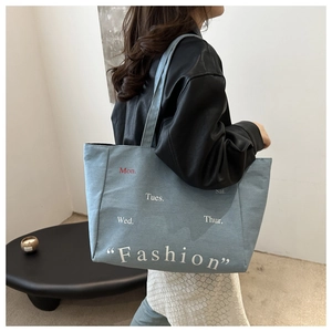 Fashionable denim tote bag with weekly print for daily commuting and large capacity