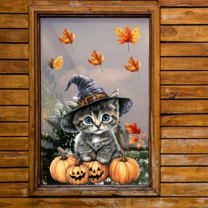 Detail von Halloween-Fensteraufkleber mit einer Katze im Zauberhut, Kürbissen und Ahornblättern