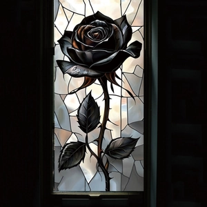 Detailansicht der gotischen schwarzen Rose Fensterfolie mit kunstvoller Buntglas-Struktur