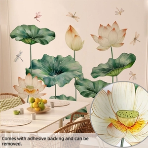 Detailansicht der handgemalten Lotus-Wandaufkleber mit Kleberückseite an einer Esszimmerwand