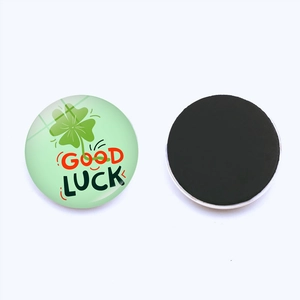 Grüner vierblättriger Kleeblatt Kühlschrankmagnet aus Kristallglas mit Good Luck Schrift