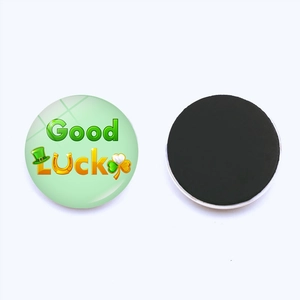 Detail von St. Patrick's Day Kühlschrankmagneten mit Good Luck Text und Kleeblatt-Icons
