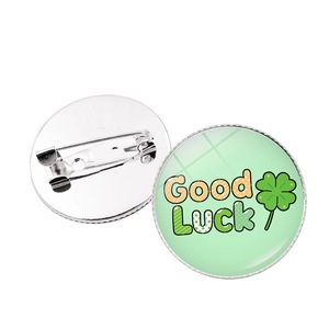 Vintage-Brosche mit vierblättrigem Kleeblatt und Good Luck Schriftzug im 2er-Set