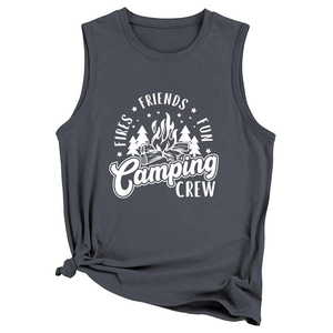Détail d'un débardeur gris camping avec nœud latéral et imprimé graphique de feu