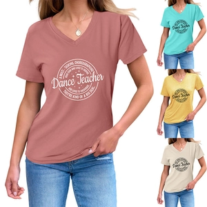 Dettagli delle t-shirt scollo a V Dance Teacher in rosa, verde, giallo e bianco panna