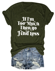 T-shirt col rond vert olive avec imprimé graphique blanc et short en jean vieilli bleu