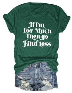 Détail du slogan 'If I'm Too Much' sur un t-shirt pour femme de couleur vert foncé