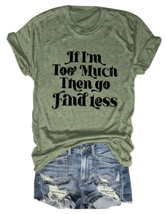 T-shirt femme vert chiné avec message et short en jean vieilli sur fond blanc pur