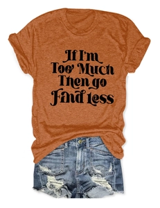 Mise à plat d'un t-shirt orange en coton avec slogan et short en jean délavé