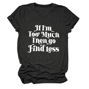 Détail du t-shirt gris anthracite avec imprimé 'If I'm Too Much Then go Find less' blanc