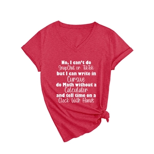 T-shirt rouge col en V à manches courtes avec slogan et nœud latéral élégant