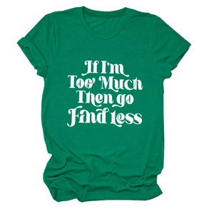 Détail du texte blanc imprimé sur un t-shirt vert forêt à manches courtes et col rond