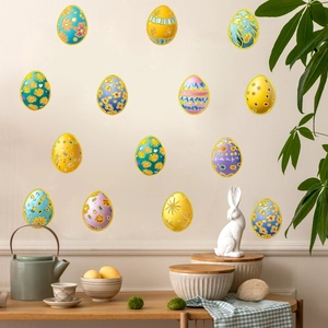 Dettaglio di adesivi murali a forma di uova di Pasqua colorate con motivi floreali