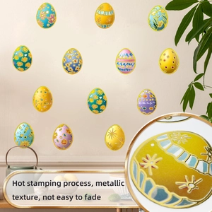 Dettaglio degli adesivi per uova di Pasqua con stampa a caldo e trama metallica
