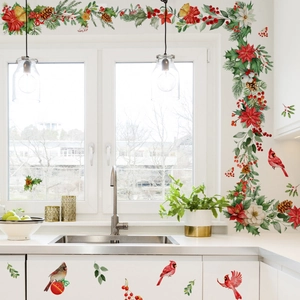 Stickers muraux de Noël avec oiseaux rouges, pommes de pin et baies sur un mur blanc
