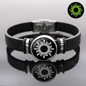 Leuchtendes schwarzes Lederarmband für Paare mit Sonnenmuster und Silberlegierung