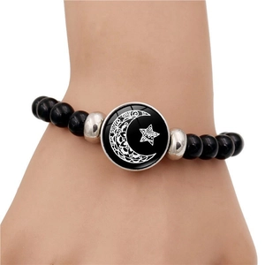 Leuchtendes Sonne-Mond-Perlenarmband mit schwarzen Onyxsteinen und Silberanhängern