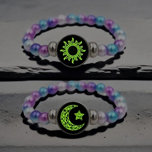 Braccialetti di perline luminosi per coppie con ciondoli a forma di sole e luna lucenti