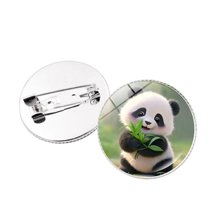 Broche panda mignonne avec design bambou et finition brillante avec fermoir en métal solide