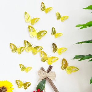 3D holle vlinders wanddecoratie in fonkelende gele glitters met florale elementen