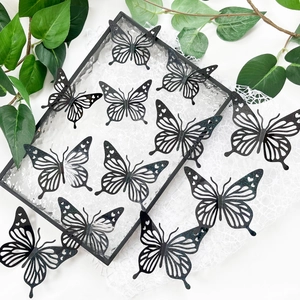 Zwarte holle 3D vlinder muurstickers met hartdetail voor huis en interieur decoratie