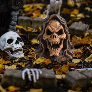 Halloween hooded wood texture skull garden decoration for outdoor spooky yard atmosphere