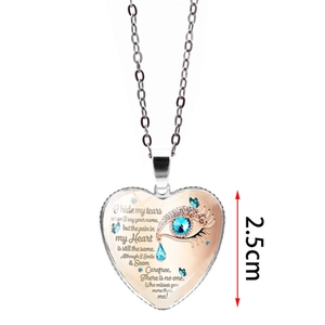 Collier à pendentif cœur bohème avec motif œil et papillon en finition argent