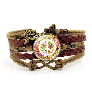 Bracelet rétro multicouche en cuir tressé avec papillons et symbole de paix fleuri