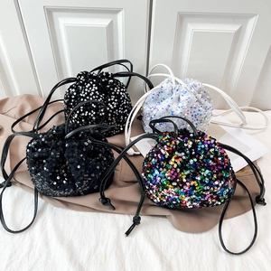 Sac seau chic à paillettes avec cordon de serrage en noir argent et blanc perle