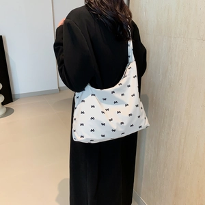 Large capacity white canvas shoulder bag with all-over black bow prints for women