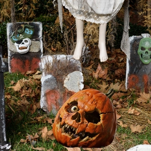 Creepy Halloween pumpkin skull stake decoration for garden and yard outdoor ornament