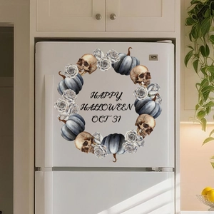 Pegatina de corona de Halloween con calavera, calabaza azul y rosas en una nevera blanca