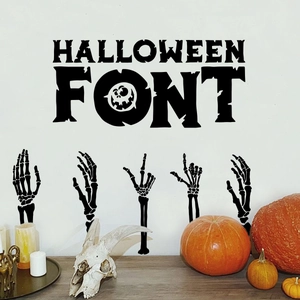 Vinilo decorativo de Halloween con letras artísticas, calabaza y manos de esqueleto