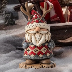 Détail d'une statue de gnome de Noël avec bois de renne et bonnet à carreaux