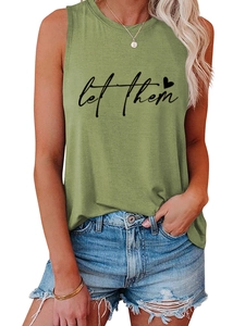 Détail du débardeur vert olive avec inscription let them noire et imprimé cœur