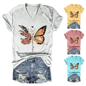 Detail of the V-neck t-shirt with floral butterfly print and magic lettering