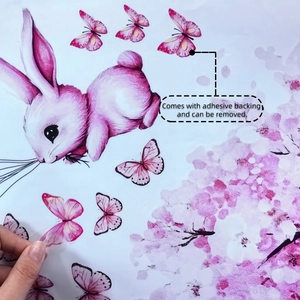 Detail der selbstklebenden Rückseite der rosa Hasen und Schmetterling Wandsticker