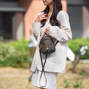Mini sac à dos bandoulière avec anneau oreilles de chat et perles au motif géométrique