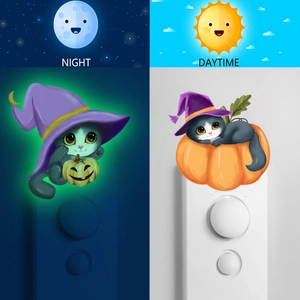 Adesivi Da Parete Halloween Bagliore Nel Buio Luminoso Gatto Cartone Animato Zucca Cappello Da Strega Decalcomanie In PVC