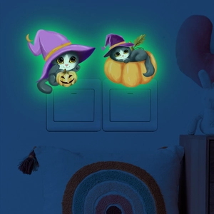 Adesivi murali Halloween luminosi con gatto e zucca su un interruttore di luce