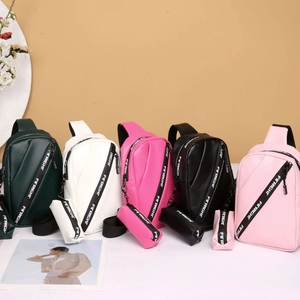 Set Borsa Da Petto Donna In Pelle PU Moda Borsa A Tracolla Sportiva Con Ciondolo Mini Tasca Cinturino Con Lettere Stampate