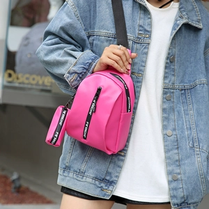 Rosarote Mini-Sport-Brusttasche mit kleinem Geldbeutel und Buchstabenband für Damen