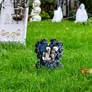 Halloween Skull Couple Hugging Heart Black Rose Garden Stake Gothic Flat PVC Outdoor Yard Art Haunted House Decoration