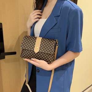 Bolso bandolera vintage con lunares dorados y correa delgada para mujer