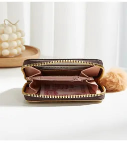 Détails du portefeuille en cuir pour femmes avec fentes pour cartes et poche zippée