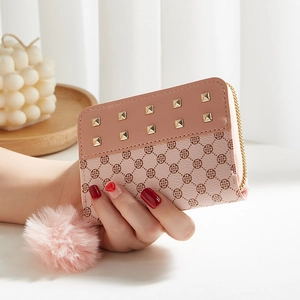 Porte Monnaie Femmes Cuir PU Imprimé Trèfle Décor Rivet Pendentif Pompon Multi Emplacements Portefeuille Fermeture Éclair