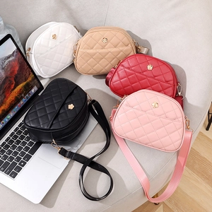 Women Sweet Floral Diamond Quilted Crossbody Bag PU Leather Shell Shape Shoulder Bag With Adjustable Wide Strap