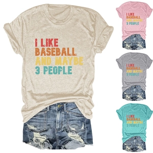 Détail du t-shirt en coton avec imprimé 'I like baseball' en quatre couleurs
