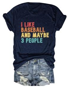 Mise à plat de t-shirt bleu marine I Like Baseball et short en jean vieilli